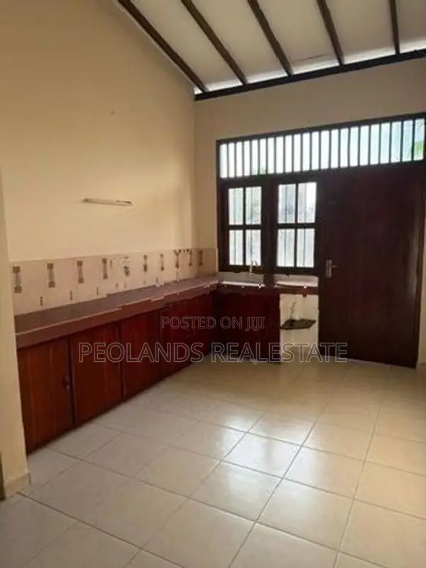 (RR660) Upper Floor House for Rent in Ratmalana