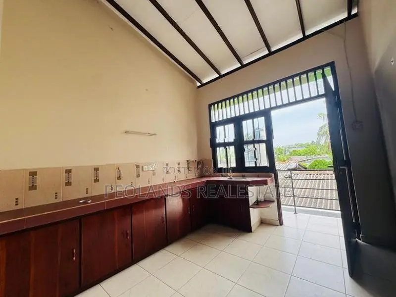 (RR660) Upper Floor House for Rent in Ratmalana