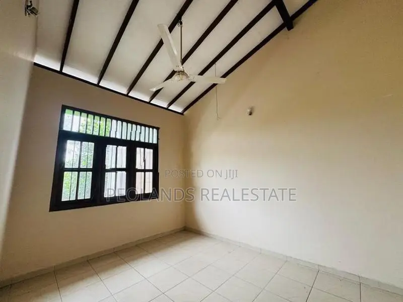 (RR660) Upper Floor House for Rent in Ratmalana