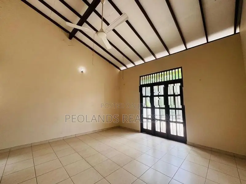 (RR660) Upper Floor House for Rent in Ratmalana