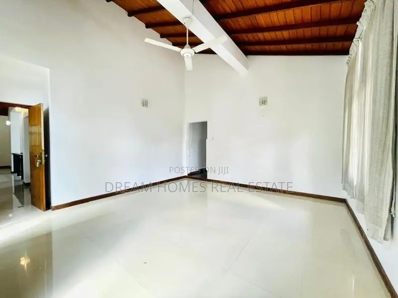 Modern Architect-Designed Luxury House for Sale – Wickramasinghepura