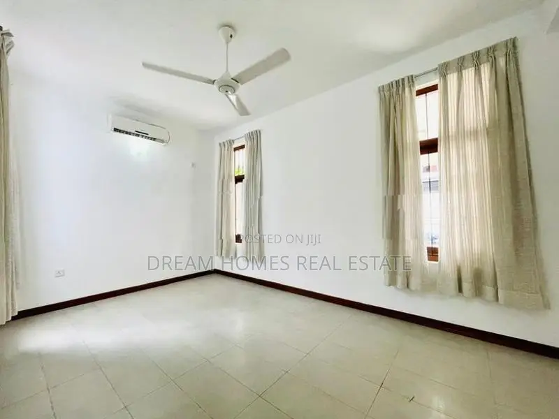 Modern Architect-Designed Luxury House for Sale – Wickramasinghepura