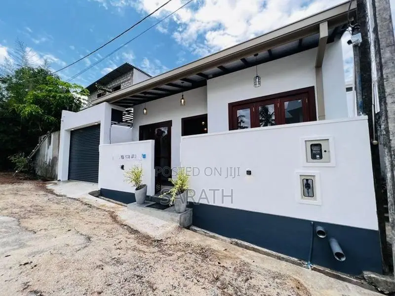 Brand New House For Sale in Athurugiriya