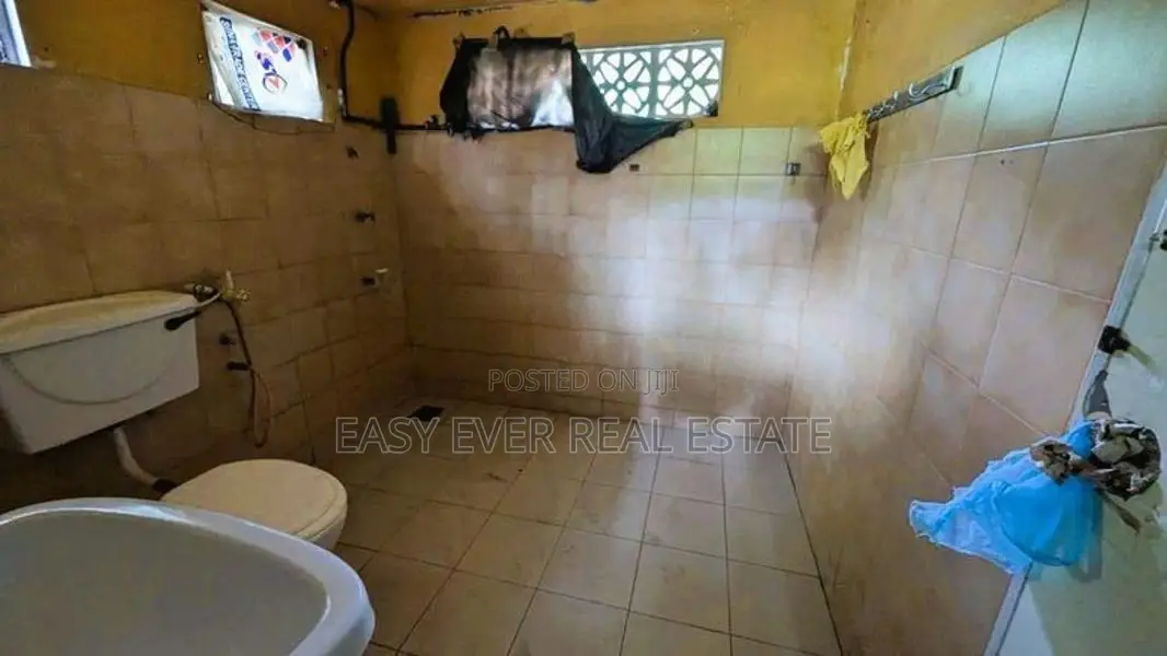 කඩවතෙන් වටිනා දේපළක් විකිණීමට!
