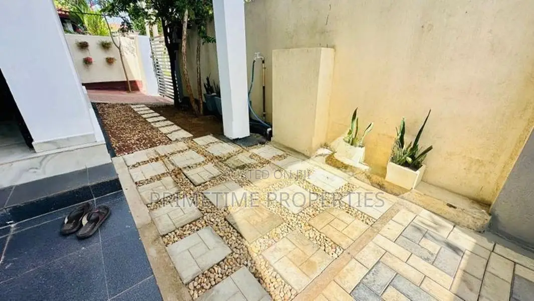 (BH198) Two Storey House for Sale in Ja-Ela