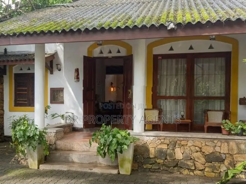 Two Storey House for Sale in Thalawathugoda