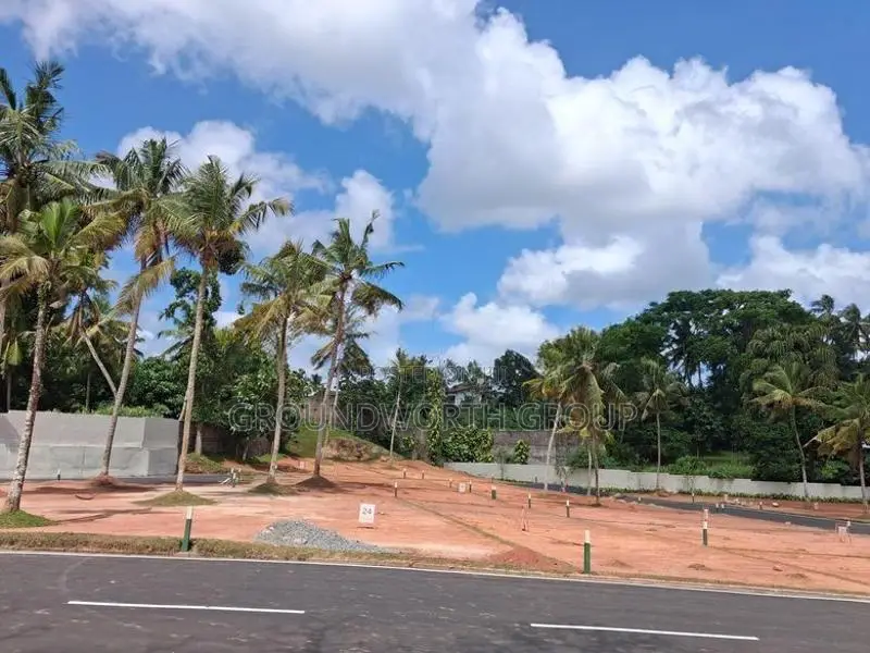 Prime Residence Land For Hokanadara