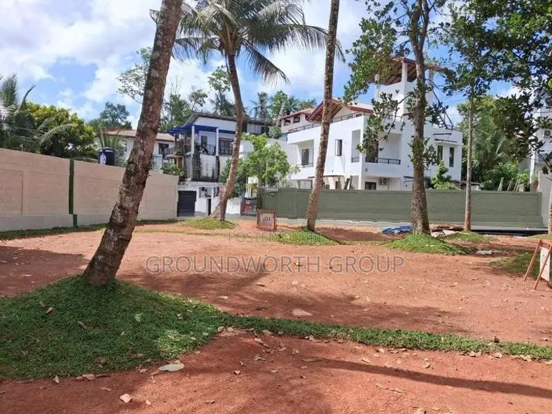 Prime Residence Land For Hokanadara