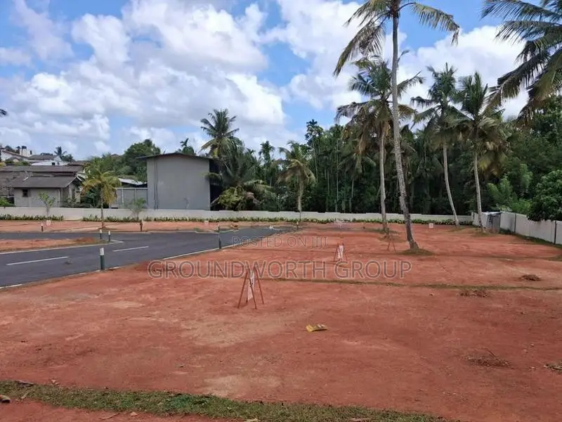 Prime Residence Land For Hokanadara