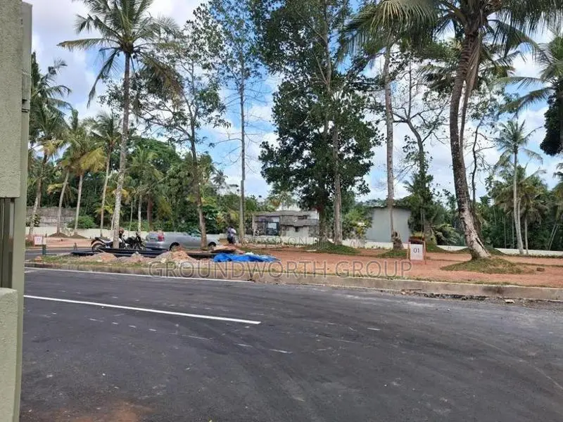 Prime Residence Land For Hokanadara