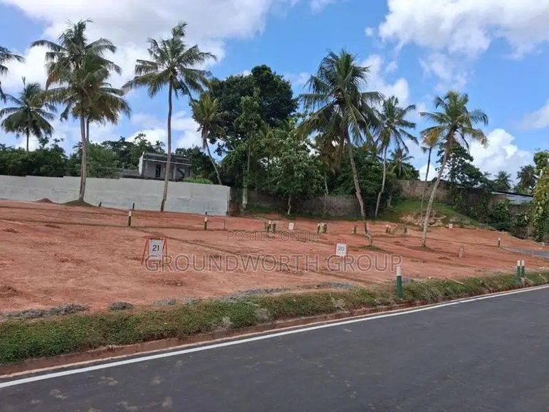 Prime Residence Land For Hokanadara