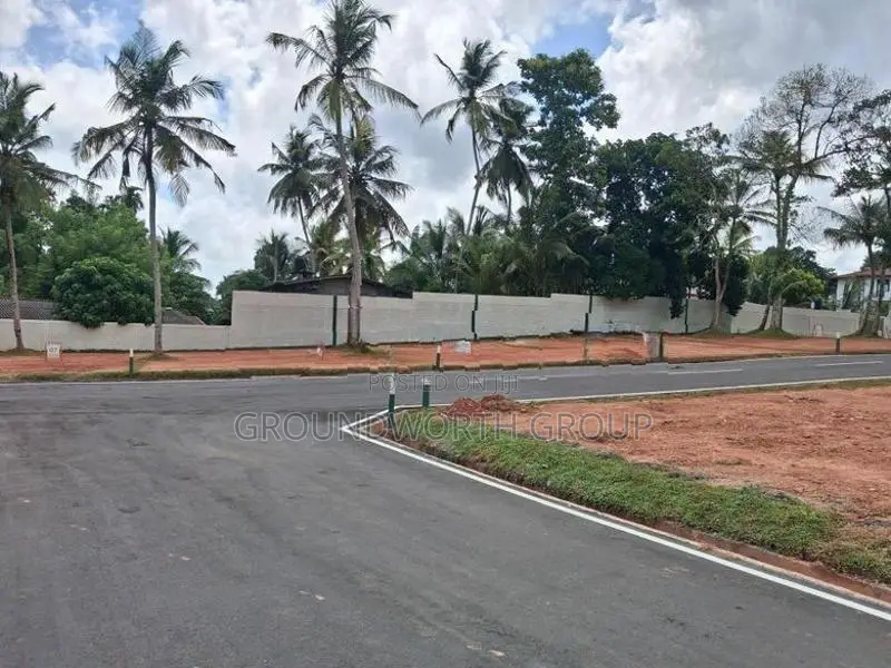 Prime Residence Land For Hokanadara