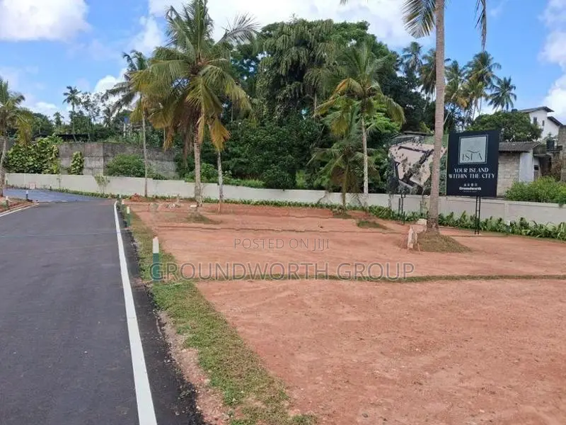 Prime Residence Land For Hokanadara
