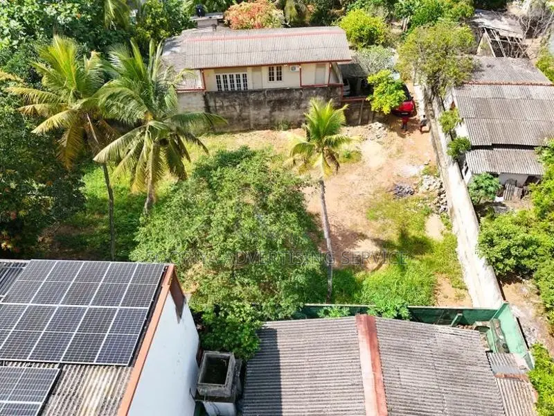 Modern Designer Home Close to Beach & Railway