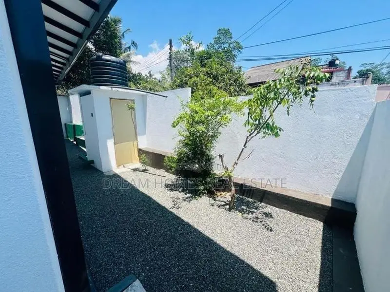 Modern 3 Bedroom House for Sale in Kesbewa – 7 Perches
