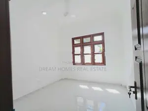Luxury 5 Bedroom House with Rooftop – Piliyandala