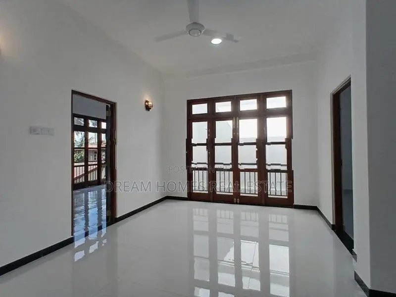 Luxury 5 Bedroom House with Rooftop – Piliyandala