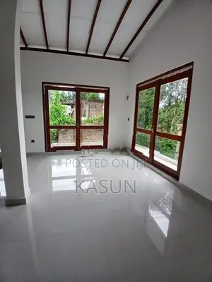 Room For Rent Near University Of Moratuwa ( Katubedda) Only Ladies