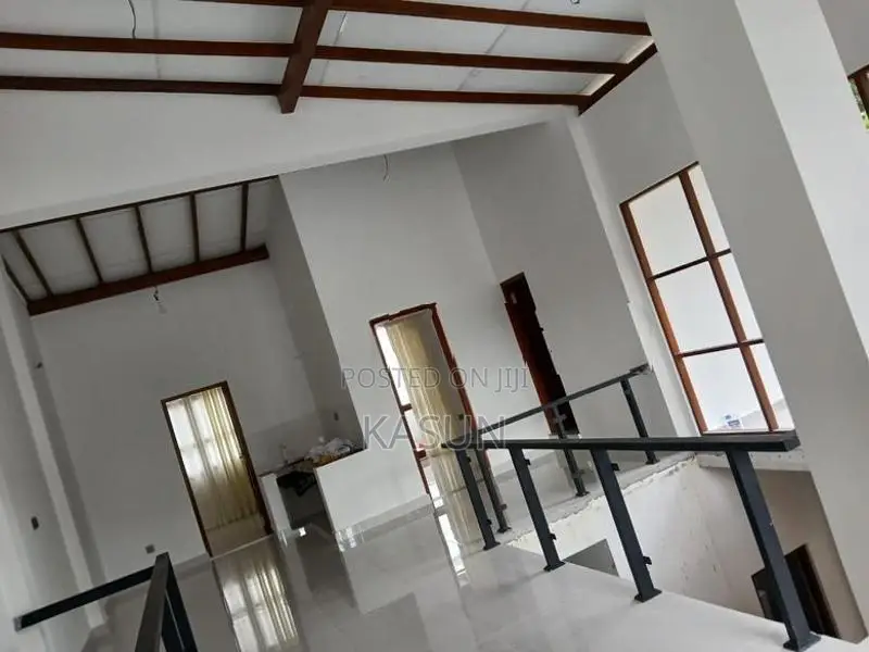 Room For Rent Near University Of Moratuwa ( Katubedda) Only Ladies