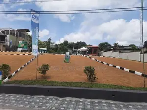 පන්නිපිටිය විද්‍යාල හන්දියට ලගින් වට්නා බිම් කොටස් කිහිපයක් N38