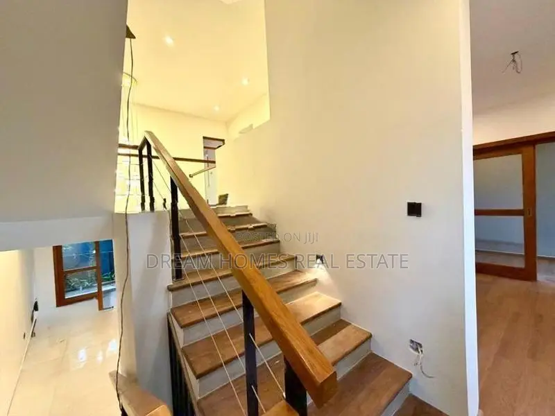 Luxury 4-Bedroom House for Sale – Thalawathugoda