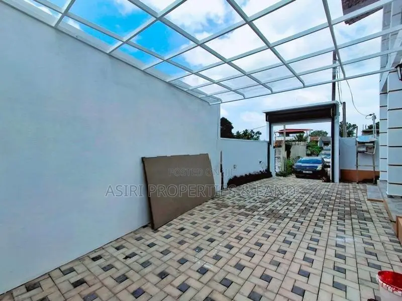Luxury 5 Bedrooms House for Sale in Piliyandala Kesbewa