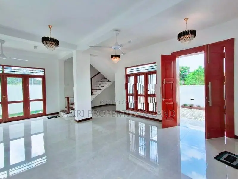 Luxury 5 Bedrooms House for Sale in Piliyandala Kesbewa