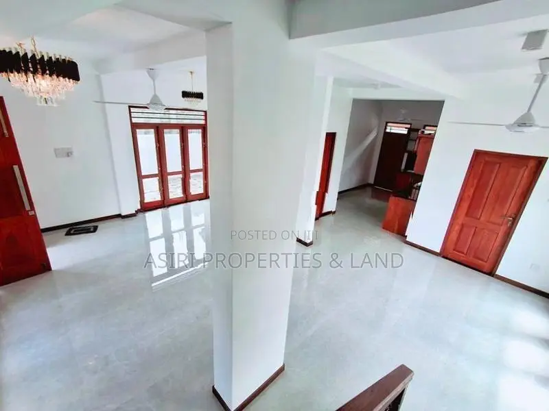 Luxury 5 Bedrooms House for Sale in Piliyandala Kesbewa