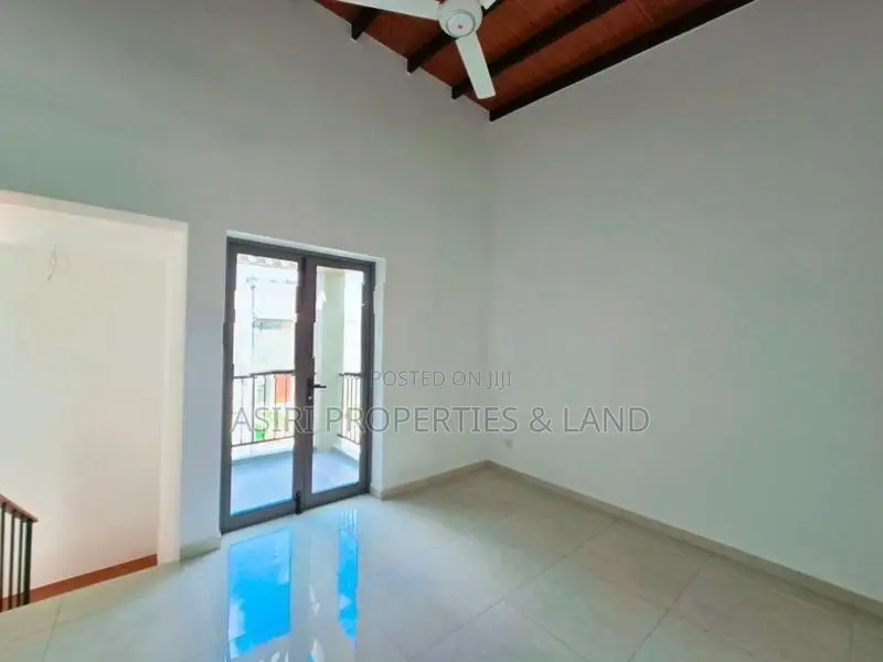 3 Bedrooms Modern Villa for Sale at Canterbury Piliyandala