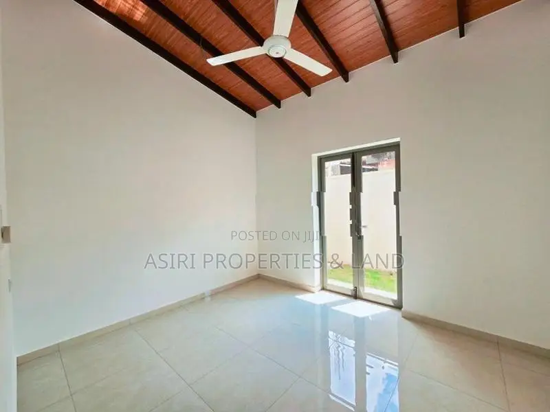 3 Bedrooms Modern Villa for Sale at Canterbury Piliyandala