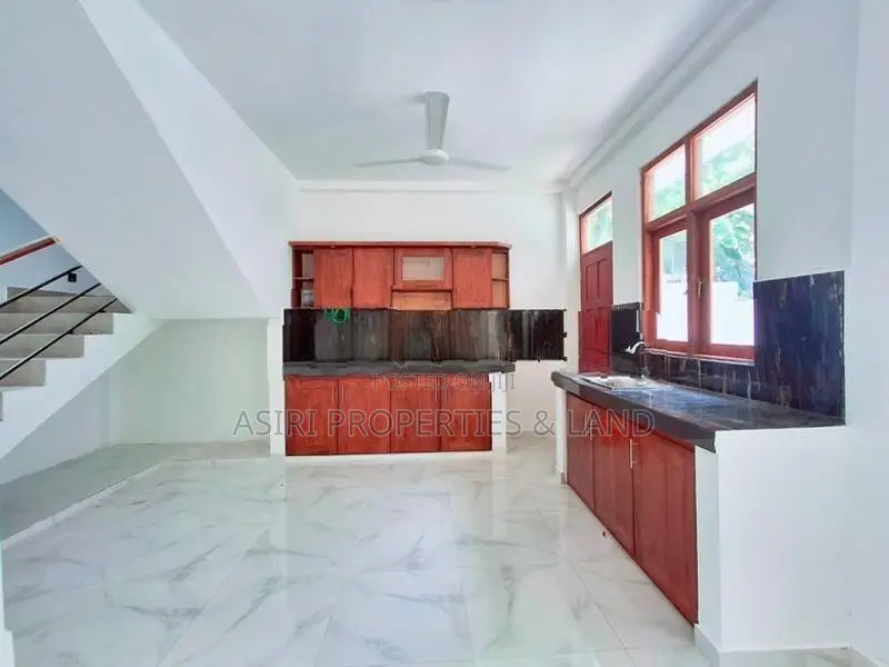 Brand new 4 Bedrooms House for sale in Piliyandala Madapatha Road