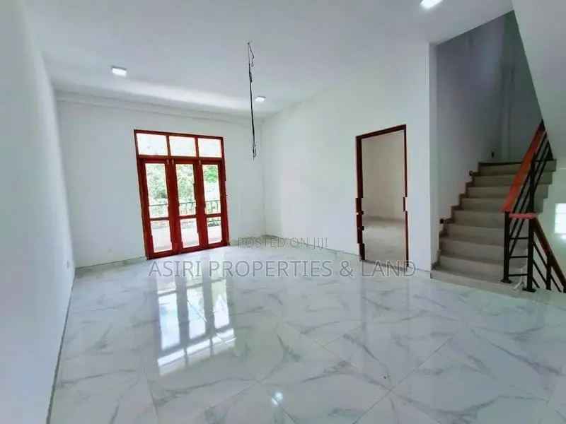 Brand new 4 Bedrooms House for sale in Piliyandala Madapatha Road