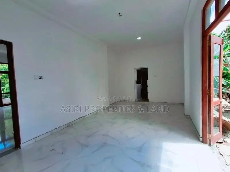 Brand new 4 Bedrooms House for sale in Piliyandala Madapatha Road