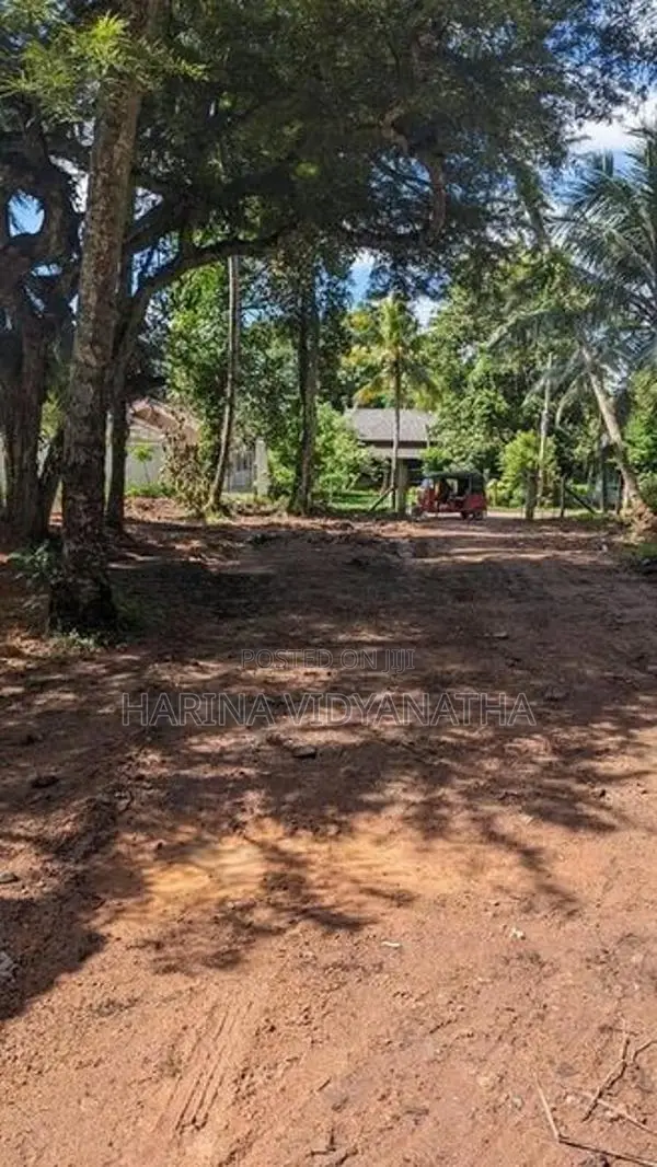 Prime Commercial Bare Land for Rent Raddolugama