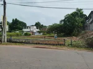 පිලියන්දල කහපොල බස් පාරට මුහුනලා බිම් කොටසක් විකිණීමට