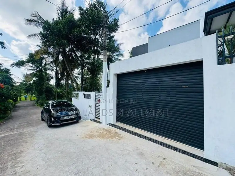 (AH255) Two Story House for Sale in Siyambalgoda