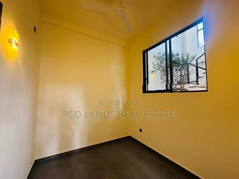 (AH255) Two Story House for Sale in Siyambalgoda