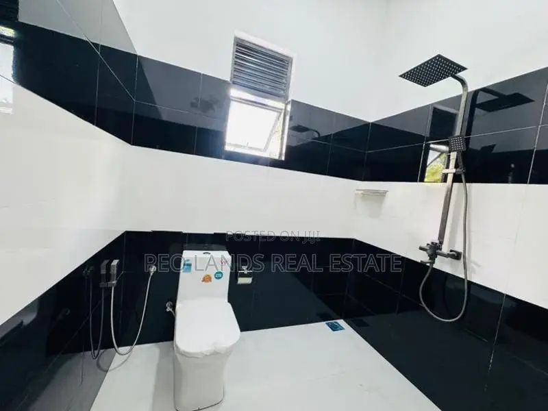 (AH255) Two Story House for Sale in Siyambalgoda