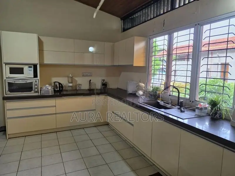 House for rent in Colombo 5 (P-219)