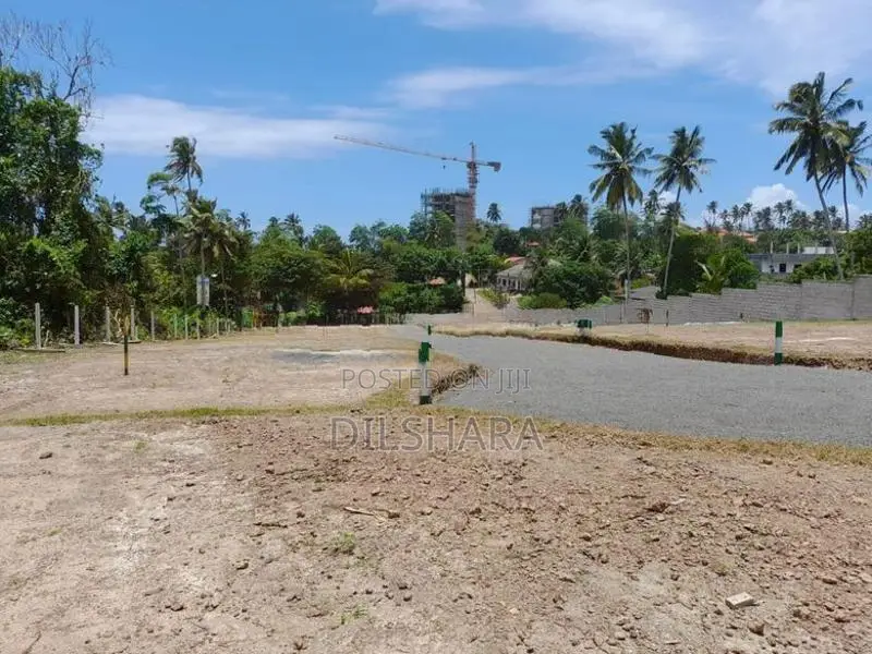 මාතරින් සංචාරක ව්‍යාපාරය සදහා මුහුදු වෙරල ලගින් ඉඩමක්