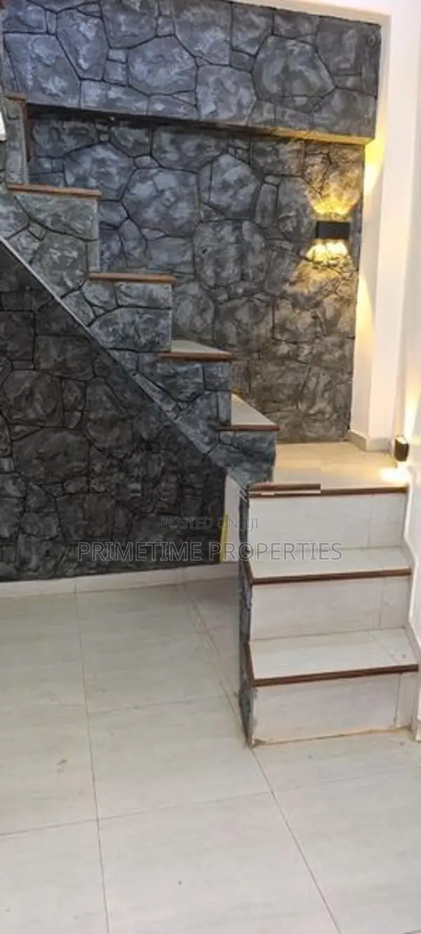 (BR173) Newly Built Two Storey House for Rent in Ganemulla