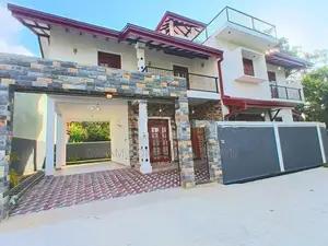 Luxury House with Paddy Field View – Kesbewa