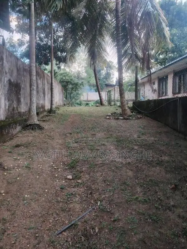 Prime Residential Land - Manikwatta