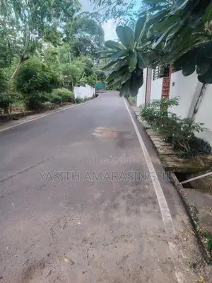 Prime Residential Land - Manikwatta