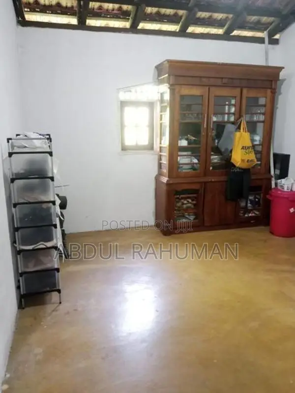 යට තට්ටුව Panipitiya