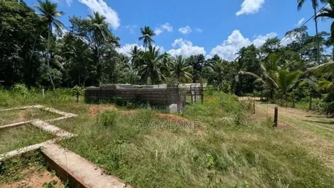 ගම්පහ - මිරිස්වත්ත වතුරුගමින් අගනා නේවාසික බිම් කොටසක් විකිණීමට
