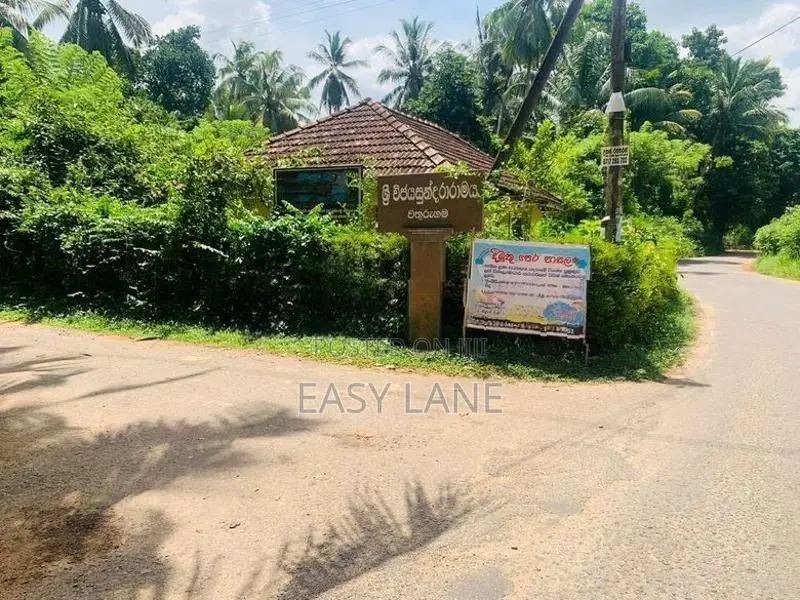 ගම්පහ - මිරිස්වත්ත වතුරුගමින් අගනා නේවාසික බිම් කොටසක් විකිණීමට
