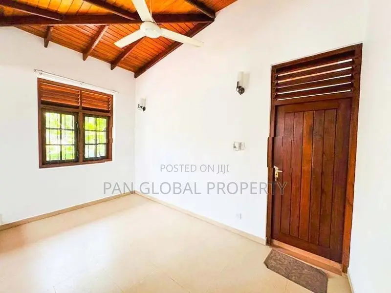 House for Sale in Divlapitiya Road, Bellanwilla