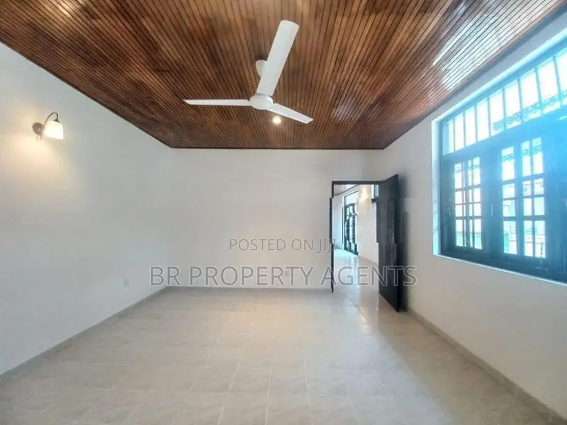 Two Storey House For Sale In Colombo 04