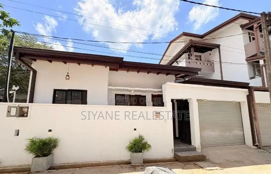 Beautiful Modern House for Sale in Athurugiriya